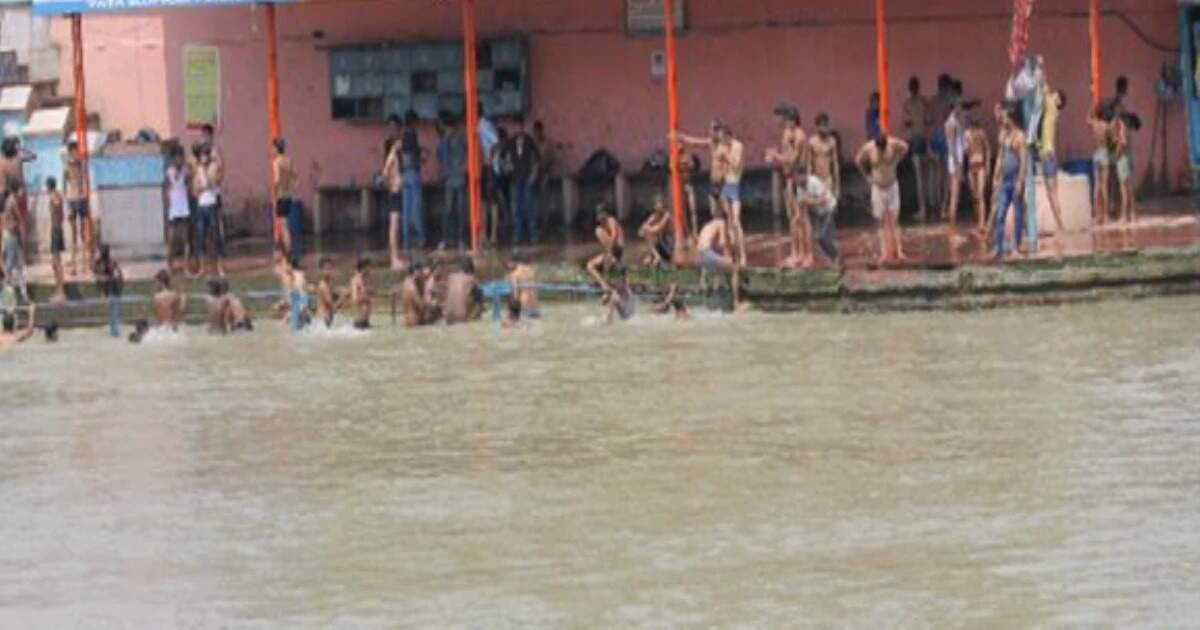 பெண்களே உஷார்... உடை மாற்றும் அறையில் ரகசிய கேமிரா... லைவ் வீடியோவில் ரசித்த கொடூரம்!