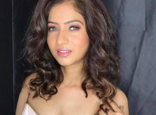 அதிர்ச்சி... மாதவனுடன் படப்பிடிப்பில் இருந்த நடிகை... விபச்சார வழக்கில் திடீர் கைது! மும்பையில் பரபரப்பு!