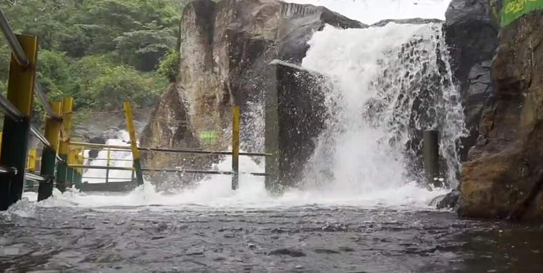 மணிமுத்தாறு அருவியில் ஆர்ப்பரிக்கும் வெள்ளம்.. 6வது நாளாக குளிக்கத் தடை - ஏமாற்றத்துடன் திரும்பும் ஐயப்ப பக்தர்கள்!