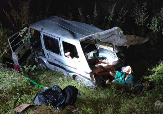 கார் மீது லாரி மோதி விபத்து... சம்பவ இடத்திலேயே முருக பக்தர்கள் 3பேர் துடிதுடித்து பலி; 2பேர் படுகாயம்!