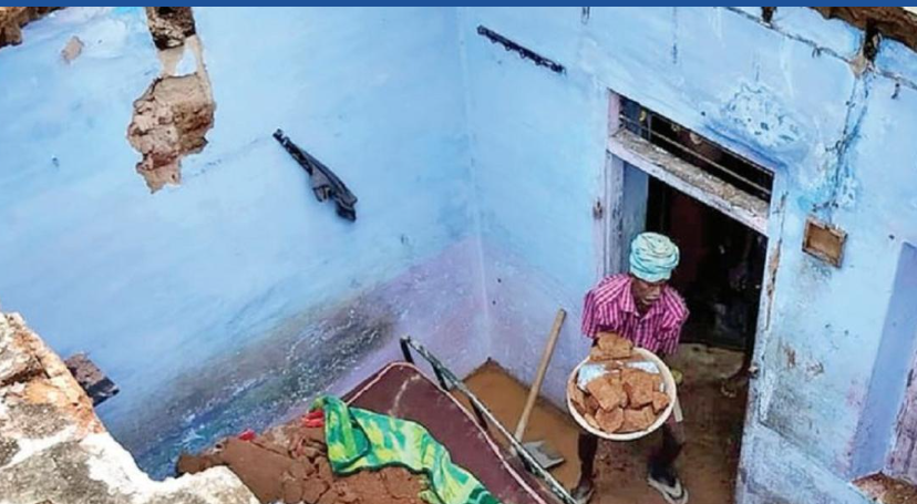 பகீர்... வீட்டின் மேற்கூரை இடிந்து விழுந்து கிராம நிர்வாக அலுவலர் படுகாயம்... !!