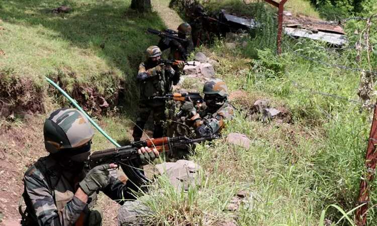 பெரும் பதற்றம்... பார்டரில் பாகிஸ்தான் ராணுவம் துப்பாக்கி சூடு... இந்தியா பதிலடி!