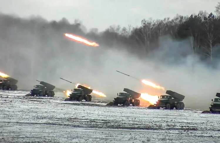 5,00,000 போர் வீரர்கள் குவிப்பு.. நினைவு நாளை குறிவைக்கும் ரஷ்யா.. பதற்றத்தில் உக்ரைன் !!