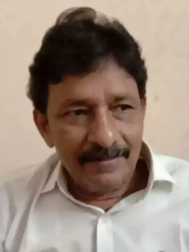 அதிர்ச்சி!! பிரபல இயக்குநர் மாரடைப்பால் மரணம்!! திரையுலகில் தொடரும் சோகம்!!