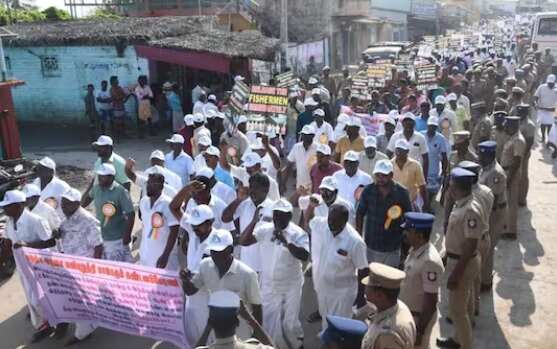 சாகும் வரை உண்ணாவிரதம்... போராட்டத்தை கைவிட்ட ராமேஸ்வரம் மீனவர்கள்!