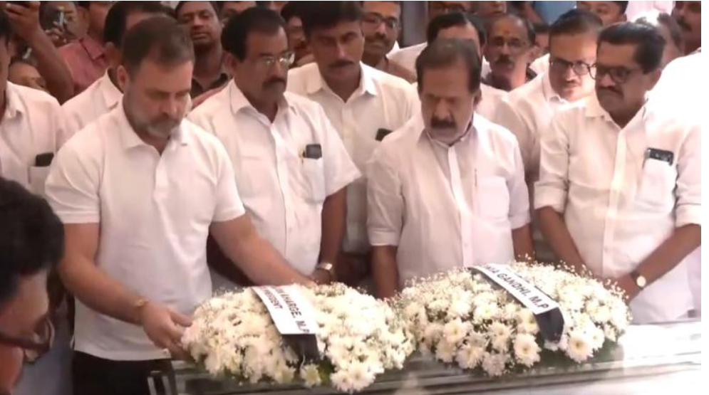 சோனியா காந்தி தனிச் செயலர் மறைவு... ராகுல்காந்தி இரங்கல்!