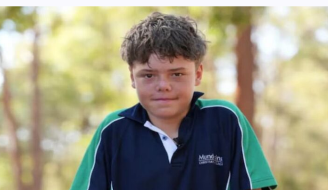 திசை மாறிய படகு... 4 மணி நேரம் போராடி நீந்தி குடும்பத்தை காப்பாற்றிய சிறுவன்!