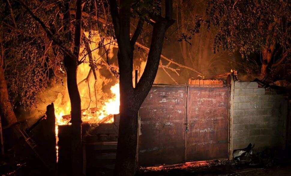 அதிகாலையில் பயங்கரம்.. மர பட்டறையில் பயங்கர தீ விபத்து.. பல லட்சம் மதிப்பிலான பொருட்கள் தீயில் கருகி நாசம்!