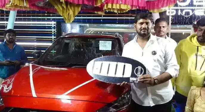 பிரியாணி சாப்பிட்டா 7லட்சம் கார் பரிசு... உணவகத்தில் முண்டியத்த மக்கள் வெள்ளம்... !