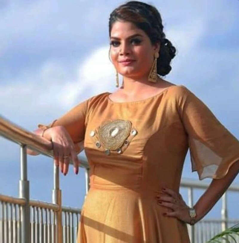 அதிர்ச்சி.. பிரபல காமெடி நடிகை, தொகுப்பாளினி திடீர் மரணம்!