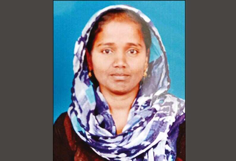 பகீர்... பேருந்து நிலையத்தில் இளம்பெண் கத்தியால் குத்தி கொலை....!!