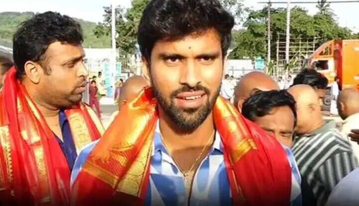 வாஷிங்டன் சுந்தர் திருப்பதியில் சாமி தரிசனம்!