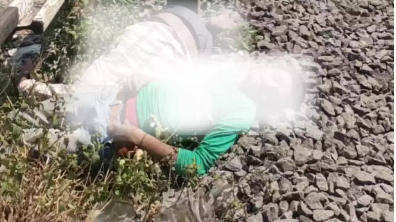 அதிர்ச்சி... ஓடும் ரயிலில் இருந்து விழுந்த இளைஞர்கள்... பரிதாபமாக பலியான சோகம்!