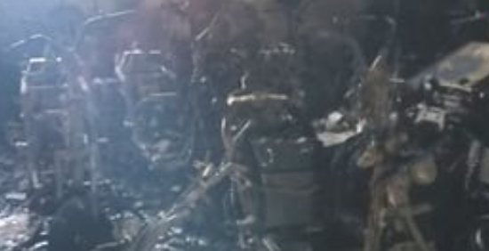 எலக்ட்ரிக் ஸ்கூட்டர் ஷோரூமில் தீ விபத்து... 28 ஸ்கூட்டர்கள் தீயில் கருகி நாசம்!