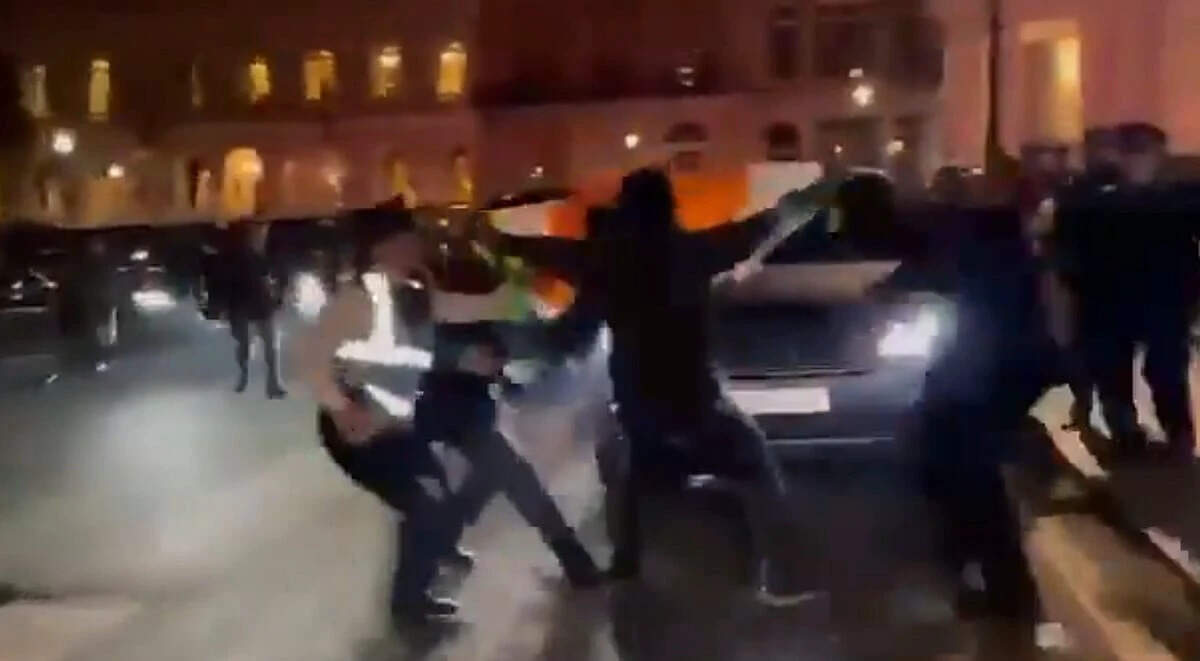 பகீர் வீடியோ... இந்திய வெளியுறவுத்துறை அமைச்சர் ஜெயசங்கர் மீது பிரிட்டனில் காலிஸ்தான் ஆதரவாளர்கள் தாக்குதல் முயற்சி!