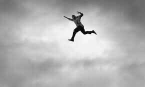 சோகம்... 3வது மாடியில் இருந்து தவறி விழுந்து வாலிபர் உயிரிழப்பு!