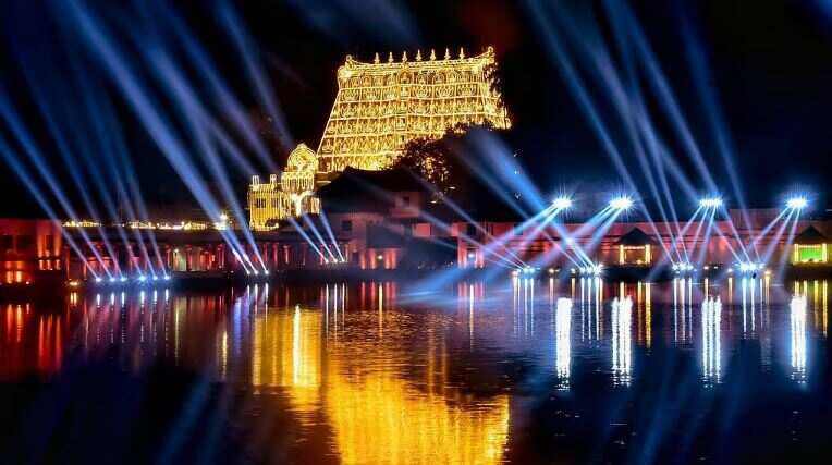 பத்மநாபசுவாமி கோயிலில்'லட்ச தீபம்' திருவிழா... 6 ஆண்டுகளுக்கொரு முறை கோலாகலம்!