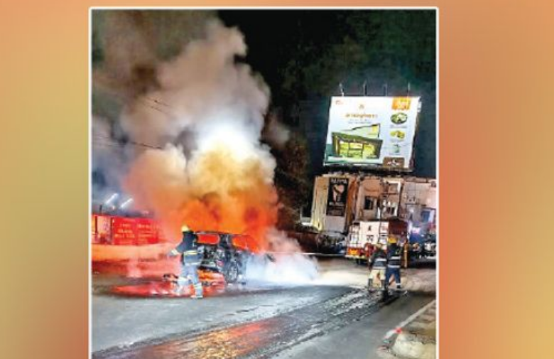 சேலத்தில் ஓடும் காரில் திடீர் தீ… நொடியில் தப்பிய 5 பேர்!