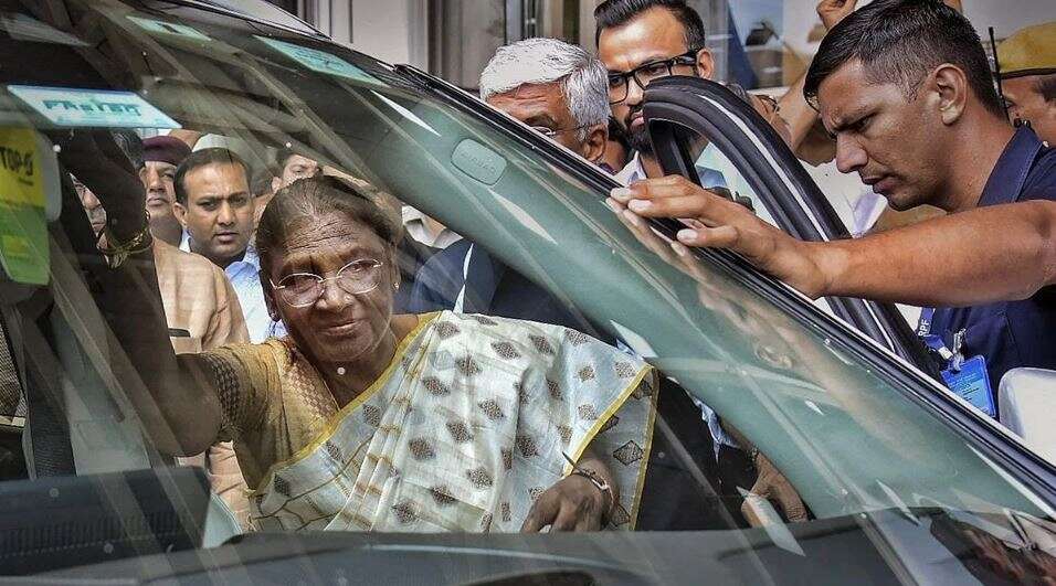 உச்சக்கட்டப் பாதுகாப்பு... குடியரசுத் தலைவர் திரெளபதி முர்மு வேலூர் வருகை - ஸ்ரீபுரம் தங்கக்கோயில் பகுதி 'சிவப்பு மண்டலமாக' அறிவிப்பு!