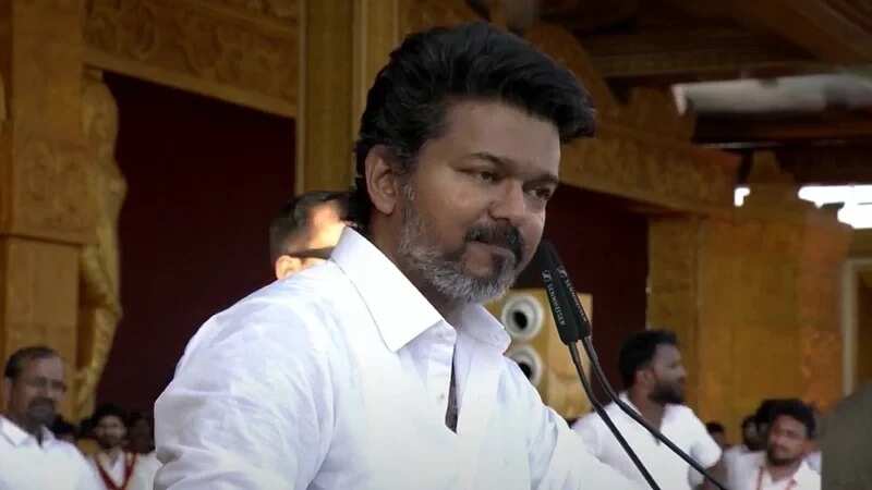 ஆசிரியர்கள் அறிவு தீபம் ஏற்றி, அறியாமை இருளை நீக்குபவர்கள்... தவெக தலைவர் விஜய்!