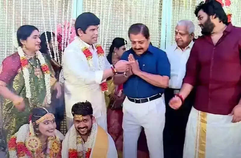 நடிகர் ஆனந்தராஜ் மகளுக்கு திருமணம்.... வைரல் போட்டோஸ்... !