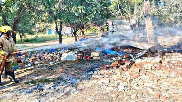 சிவகாசி பட்டாசு ஆலையில் பயங்கர வெடிவிபத்து... தரைமட்டமான கட்டிடம்!