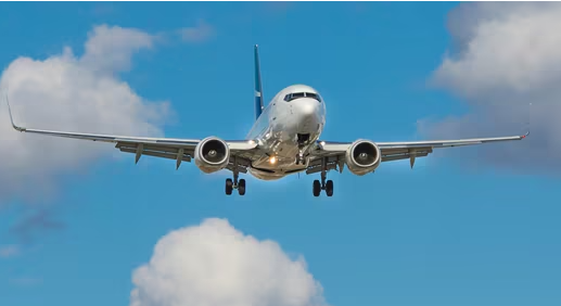 திக்... திக்... நடுவானில் விமானக் கழிவறையில் இளைஞர் தற்கொலை முயற்சி!