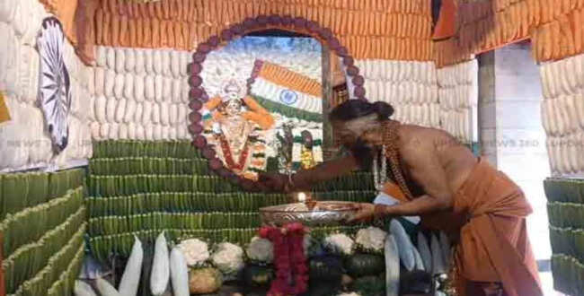 75வது சுதந்திர தினம்! சென்னை முழுவதும் 33 கோவில்களில் சிறப்பு வழிபாடு! அமைச்சர்கள் பங்கேற்பு!