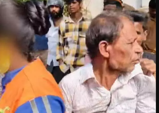 தூய்மை பணியாளருக்கு பாலியல் தொந்தரவு… பொதுமக்கள் பிடித்து போலீசில் ஒப்படைப்பு...!