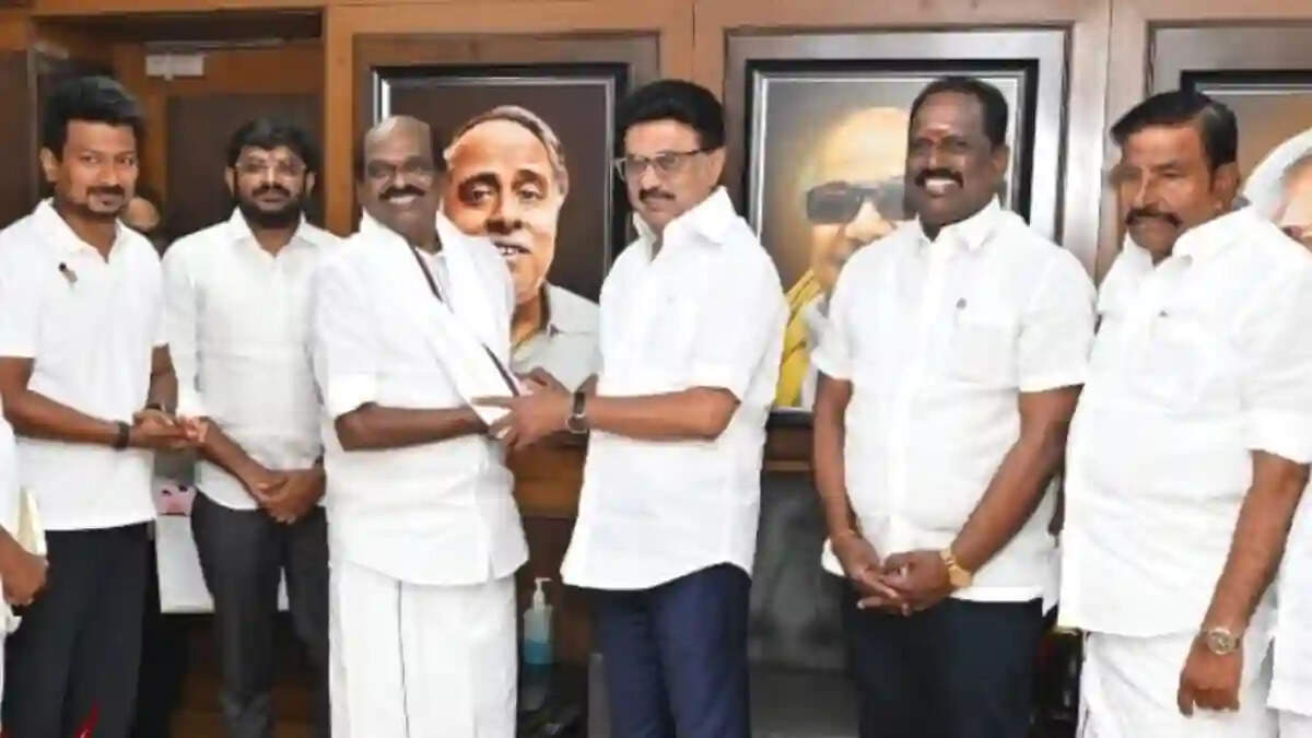 எடப்பாடி நடவடிக்கைகள் பிடிக்கல... திமுகவில் இணைந்த பின் வைத்திலிங்கம் பரபரப்பு!