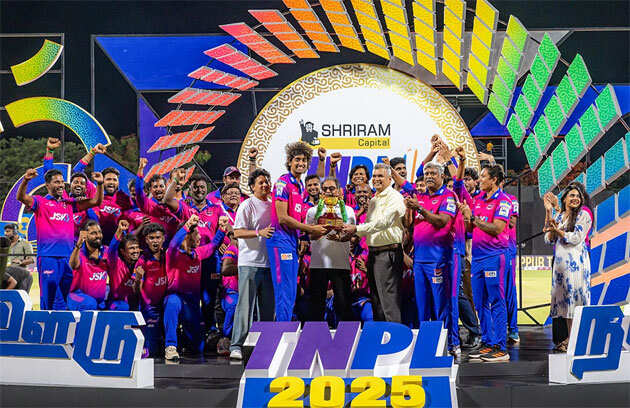 டிஎன்பிஎல் போட்டியில் திண்டுக்கல் அணியை வீழ்த்தி கோப்பையை வென்றது திருப்பூர் தமிழன்ஸ்!