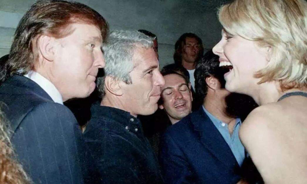 உலக தலைவர்கள் அதிர்ச்சி... பாலியல் குற்றவாளி எப்ஸ்டீன் எஸ்டேட்டில் பல பெண்களுடன் டிரம்ப்!