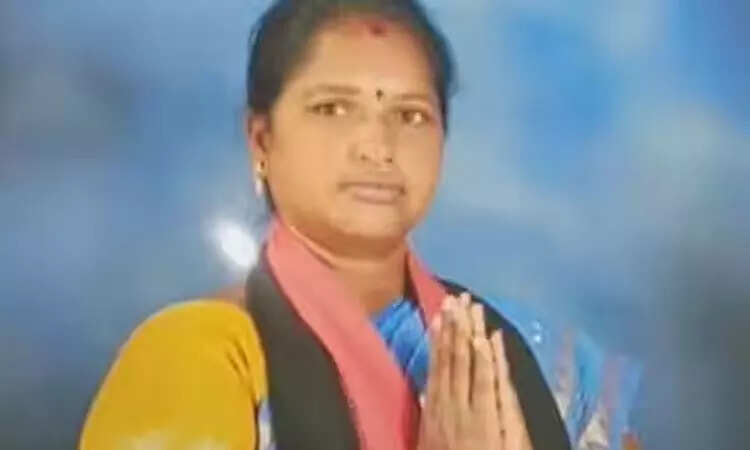 பெண் கவுன்சிலருக்கு அரிவாள்வெட்டு!! நள்ளிரவில் பயங்கரம்!!