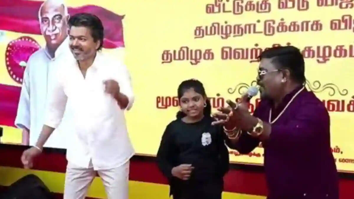 தவெக விழாவில் விஜய் திடீர் நடனம்… தொண்டர்கள் உற்சாகம்!