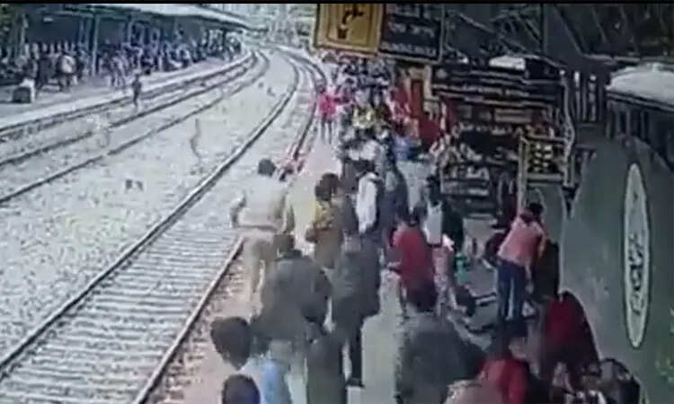 ரயில் தண்டவாளம்