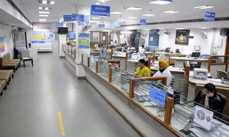 நாட்டின் 12 பொதுத்துறை வங்கிகளை 4 ஆக இணைக்க மத்திய அரசு முடிவு?!