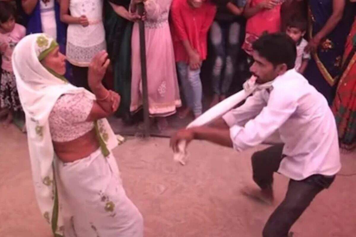 பாட்டியும் பேரனும் இணைந்து ஆடும் நாகினி ஆட்டம்!! வைரலாகும் கலக்கல் வீடியோ!!