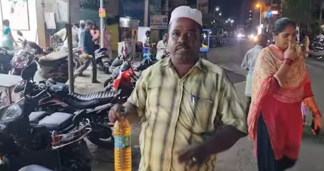 பரபரப்பு... 10 நாட்களில் 2வது ரெய்டால் உணவக உரிமையாளர் தீக்குளிக்க முயற்சி...!!