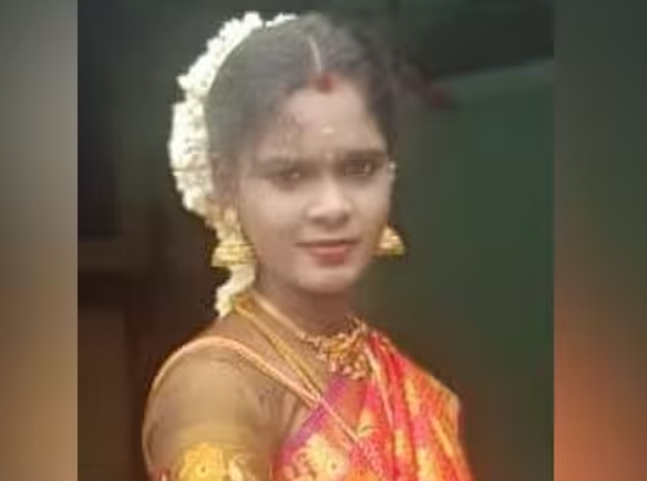 நிறைமாத கர்ப்பிணி தூக்கிட்டு தற்கொலை!! திருமண நாளில் சோகம்!!