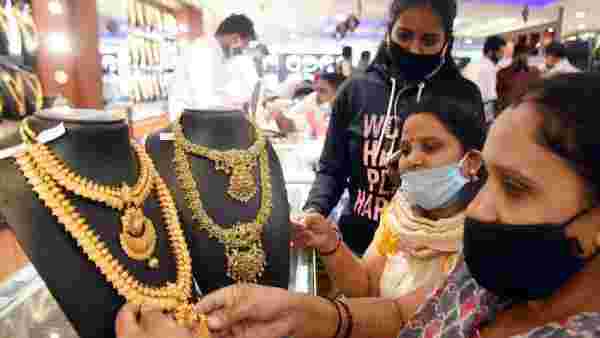 தொடர் சரிவில் தங்கம்!! நகைப்பிரியர்கள் உற்சாகம்!!