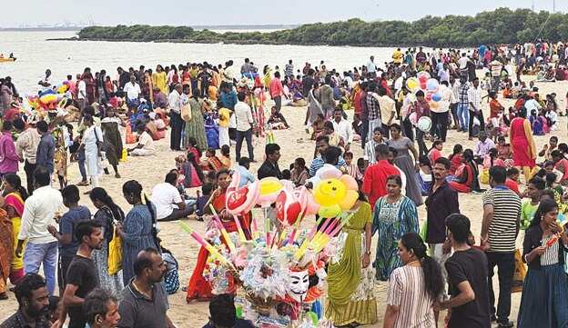 காணும் பொங்கல்... கடற்கரை, பூங்காக்களில் அலைமோதும் மக்கள் கூட்டம்!