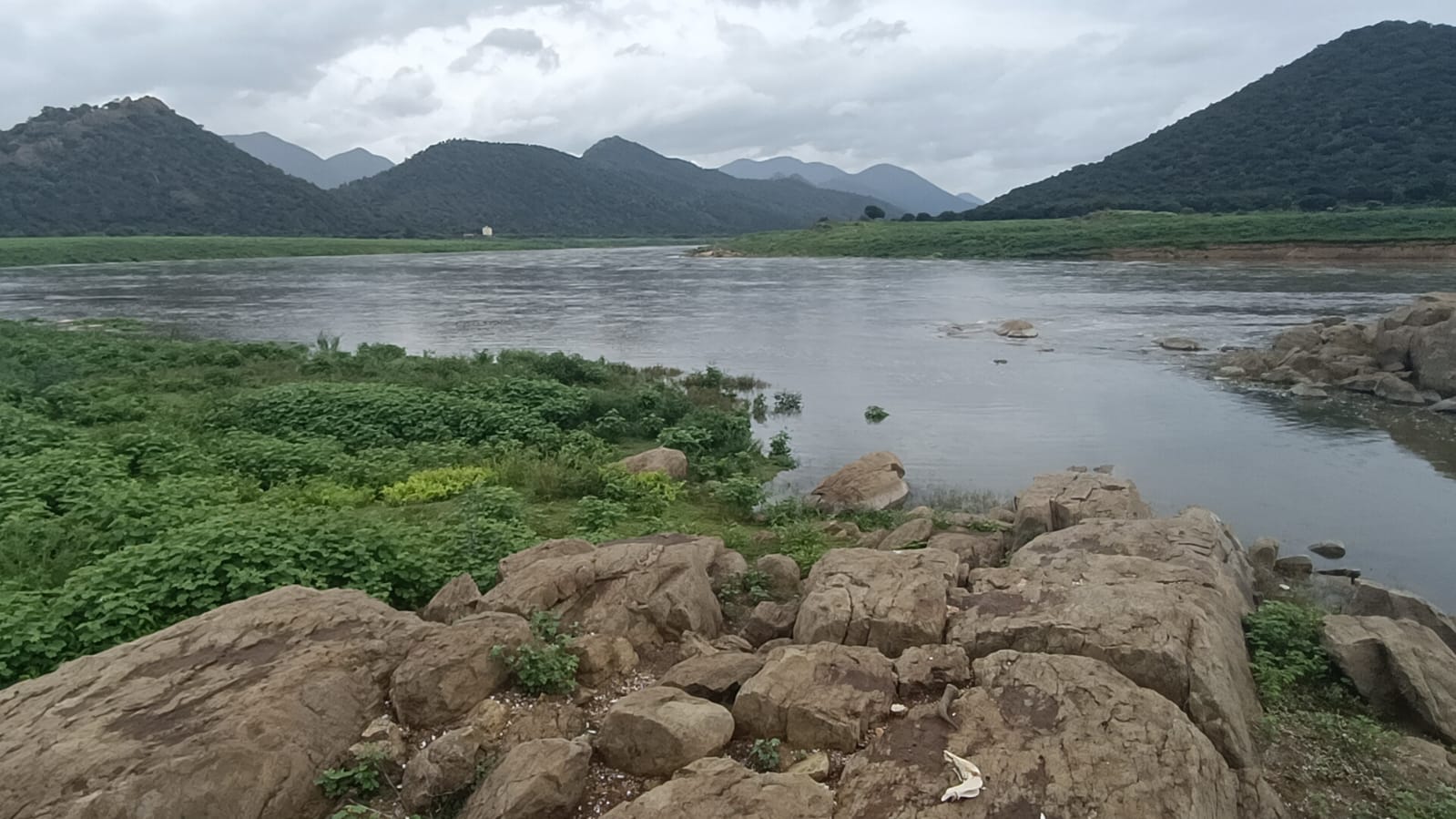 மேட்டூர் அணையில் நீர்மட்டம் 3 அடி உயர்வு.. நீர்வரத்து 20,910 கன அடியாக அதிகரிப்பு!