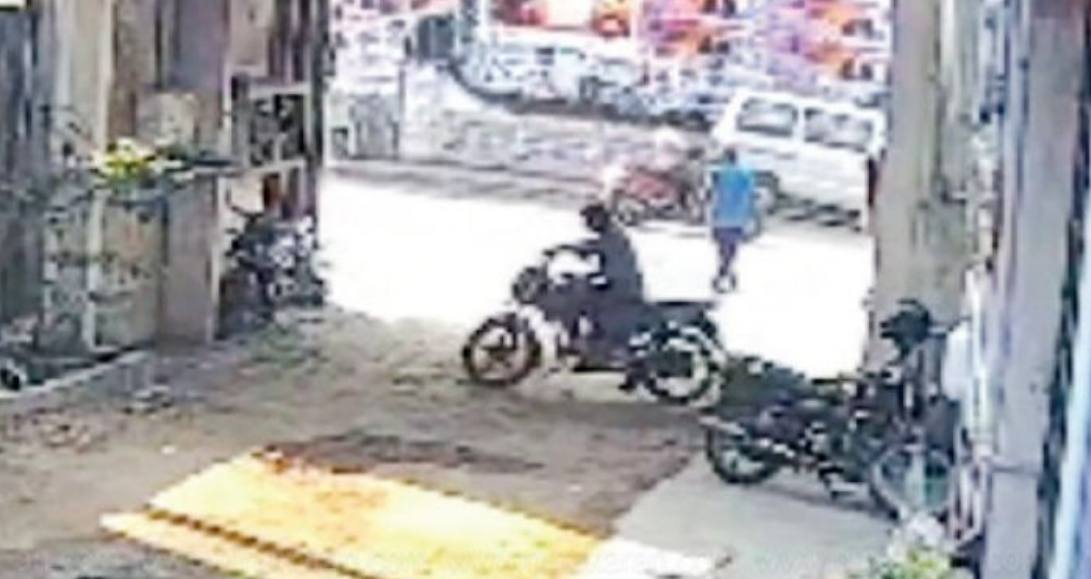 கம்யூனிஸ்ட் நிர்வாகியின் பைக் திருட்டு... செங்கல்பட்டில் பரபரப்பு!