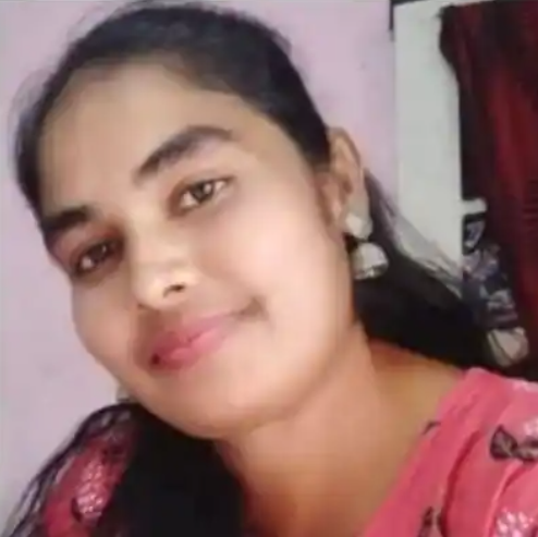 பகீர்!! 15 வயது சிறுவனுடன் ஓடிப்போன 4 குழந்தைகளின் தாய்!!