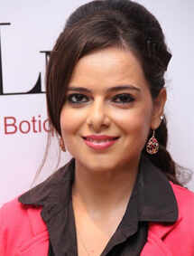 வலுபெரும் பாஜக!! இன்று பாஜகவில் இணைந்தார் நடிகர் அஜித்தின் தோழி!!