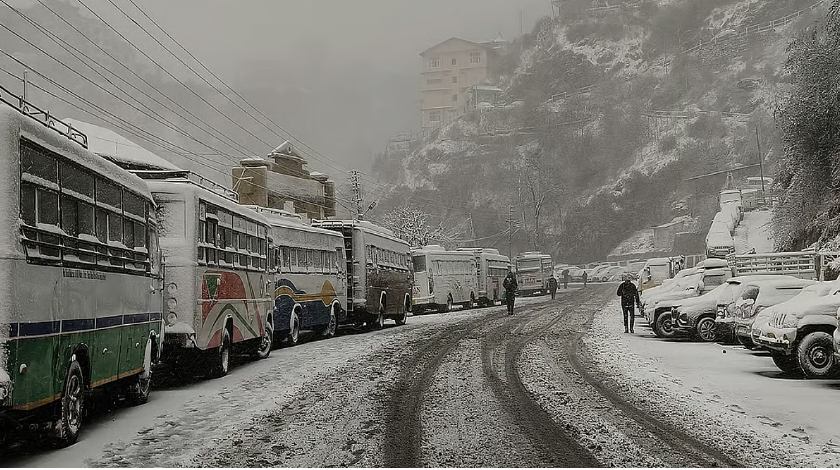 பனிப்பொழிவு தாக்கம்... ஸ்ரீநகரில் 50 விமானங்கள் ரத்து… சுற்றுலாப் பயணிகள் தவிப்பு!