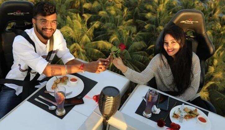 அந்தரத்துல பறந்தபடியே சாப்பிடலாம்! உலகின் உயரமான தொங்கும் உணவகம் இப்போ இந்தியாவில்! குவியும் சுற்றுலா பயணிகள்!