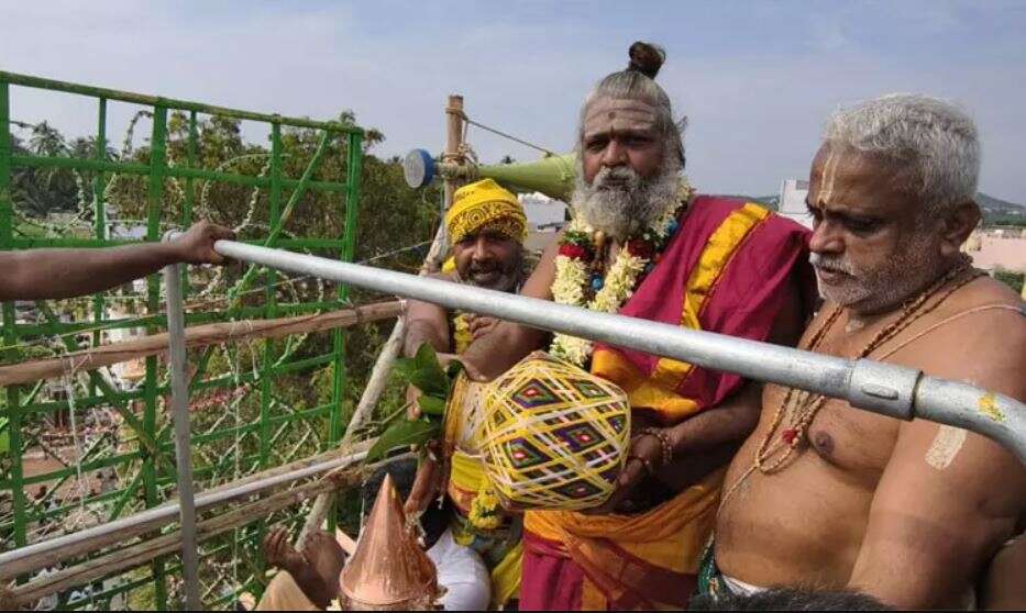 500 ஆண்டுகள் பழமையான வத்தலக்குண்டு ஸ்ரீ கருப்பண்ணசாமி கோவில் கும்பாபிஷேகம்! திரளான பக்தர்கள் பங்கேற்பு!