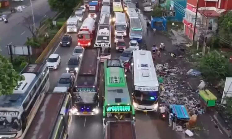 பெருங்களத்தூர் திருச்சி நெடுஞ்சாலை போக்குவரத்து நெரிசல்