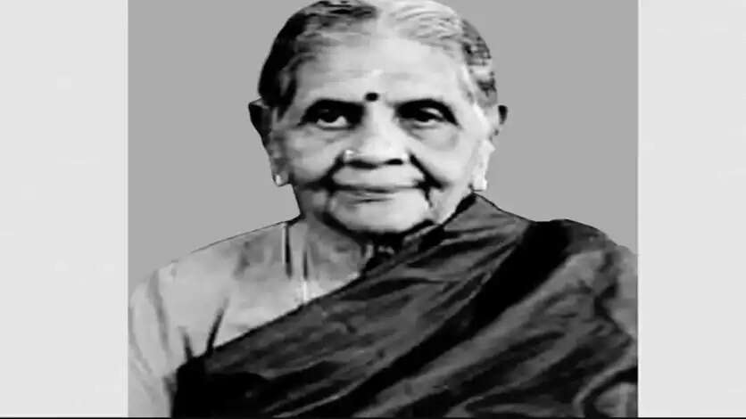 நாமக்கல் கவிஞர் மகள் காலமானார்.... அரசியல் தலைவர்கள் இரங்கல்!